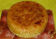 Нежная шарлотка с яблоками в мультиварке