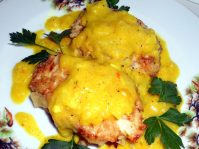 Мясные котлеты с капустой заправленные соусом карри
