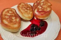 Как печь вкусные и пышные оладьи на кефире