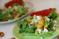 Стоит попробовать салат с персиками