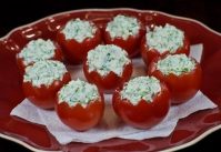 Очень вкусные помидоры, фаршированные мягким сыром